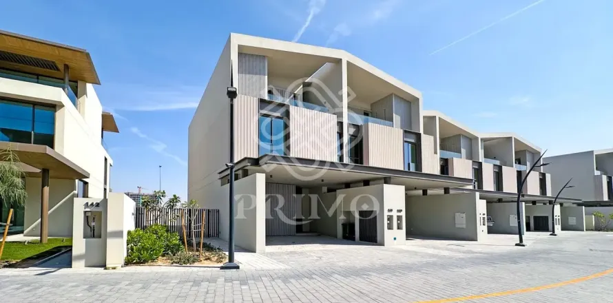 4 bedrooms Townhouse in Dubai, UAE No. 161461