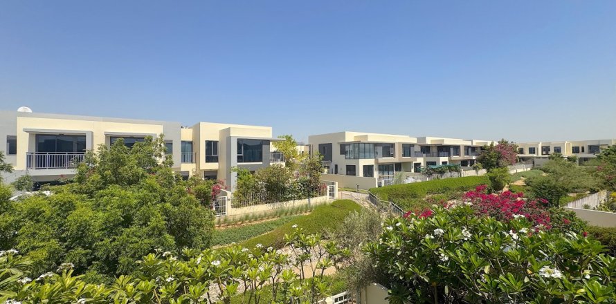 Townhouse de 3 dormitorios en Maple 2, UAE No. 215429