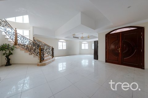 4 bedrooms Villa in Dubai, UAE No. 220777