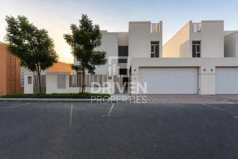 5 غرفة نوم فيلا في Jumeirah Park, الإمارات العربية المتحدة رقم 215165 6