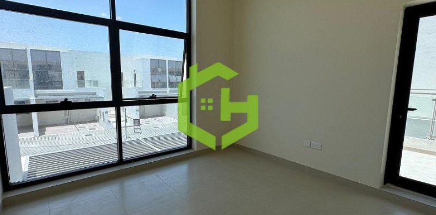 4 bedrooms Townhouse in District 11, UAE No. 22602