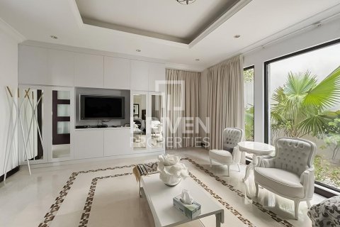 Вилла с 5 спальнями в Garden Homes, ОАЭ №223289 4