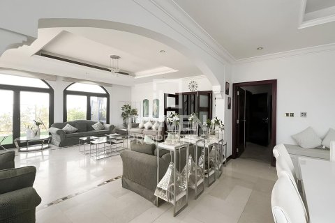 Вилла с 5 спальнями в Garden Homes, ОАЭ №223289 3