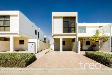 3 bedrooms Townhouse in Dubai, UAE No. 220740
