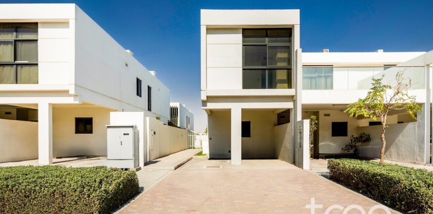 3 bedrooms Townhouse in Dubai, UAE No. 220740
