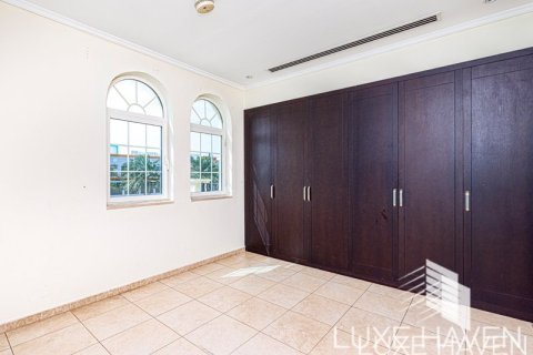 Villa de 3 chambres à Legacy, UAE No. 14016 11