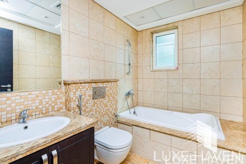 Villa de 3 chambres à Legacy, UAE No. 14016 16