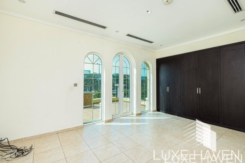 Villa de 3 chambres à Legacy, UAE No. 14016 15