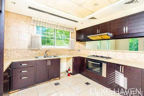 Villa de 3 chambres à Legacy, UAE No. 14016 8