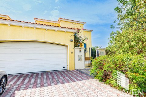 3 bedrooms Villa in Legacy, UAE No. 14016