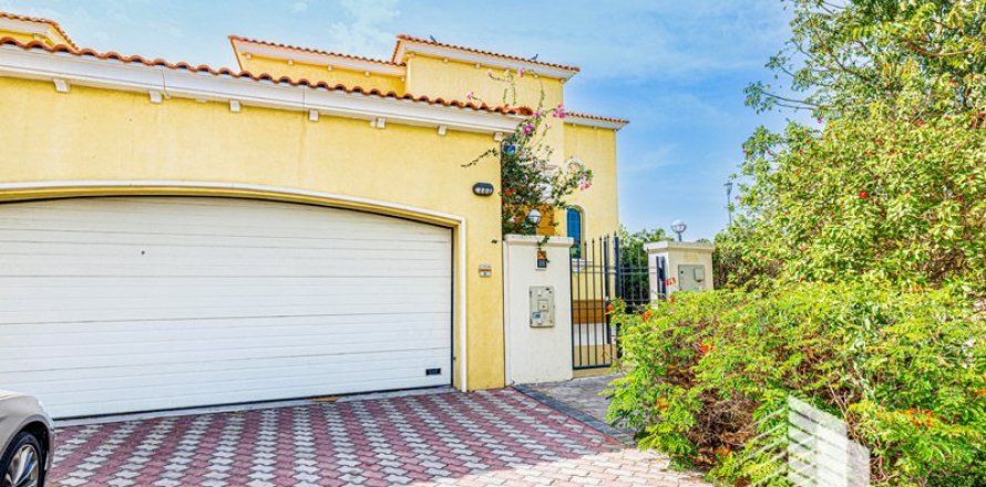 Villa de 3 chambres à Legacy, UAE No. 14016