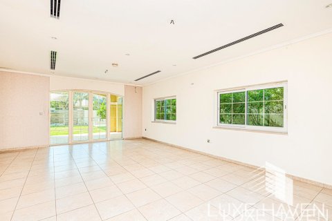 Villa de 3 chambres à Legacy, UAE No. 14016 6
