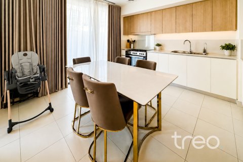 Townhouse de 4 dormitorios en EMAAR South, UAE No. 206230 7