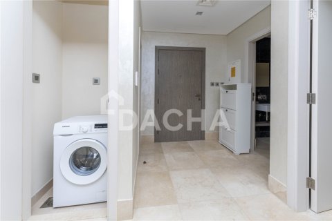 Apartment de 2 dormitorios en The Crescent, UAE No. 207822 8