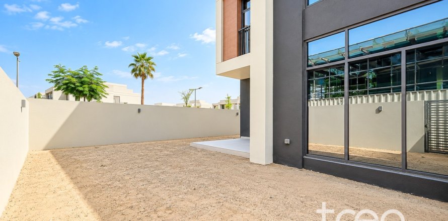 3 bedrooms Villa in Dubai South (Dubai World Central), UAE No. 220904