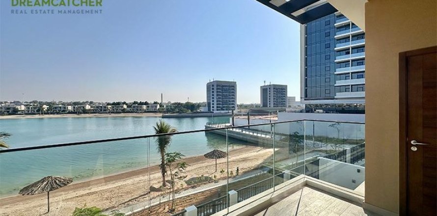 Вилла с 4 спальнями в Mina Al Arab, ОАЭ №75379
