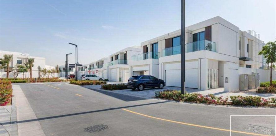 Villa de 4 dormitorios en District One, UAE No. 213944