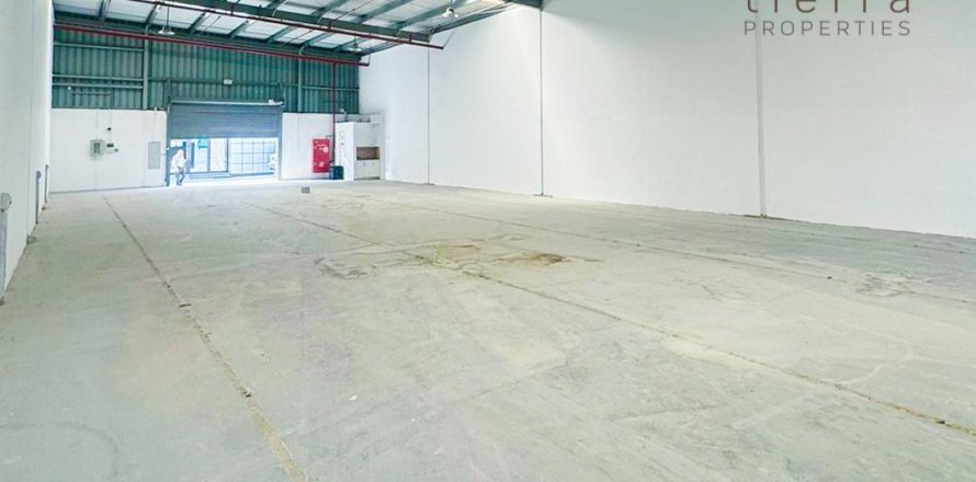 325.2m² Warehouse in Al Quoz, UAE No. 46602
