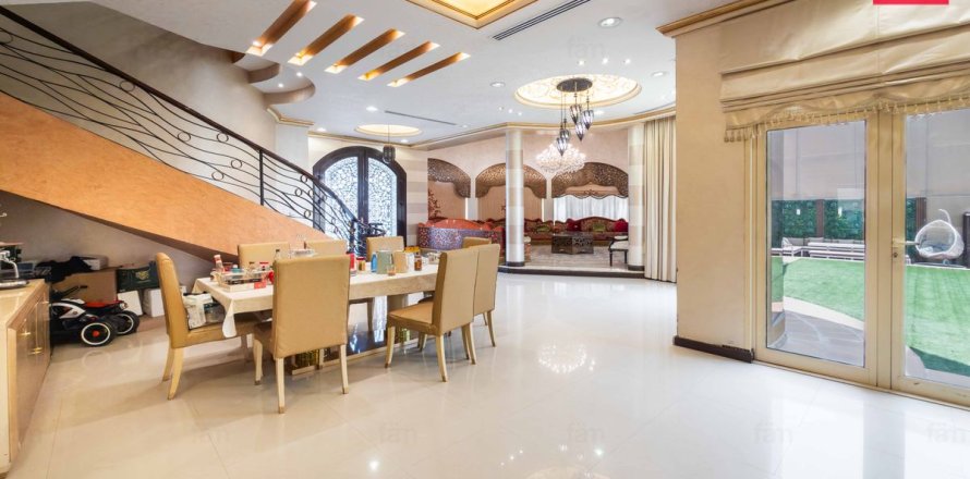 5 bedrooms Villa in Dubai, UAE No. 203169