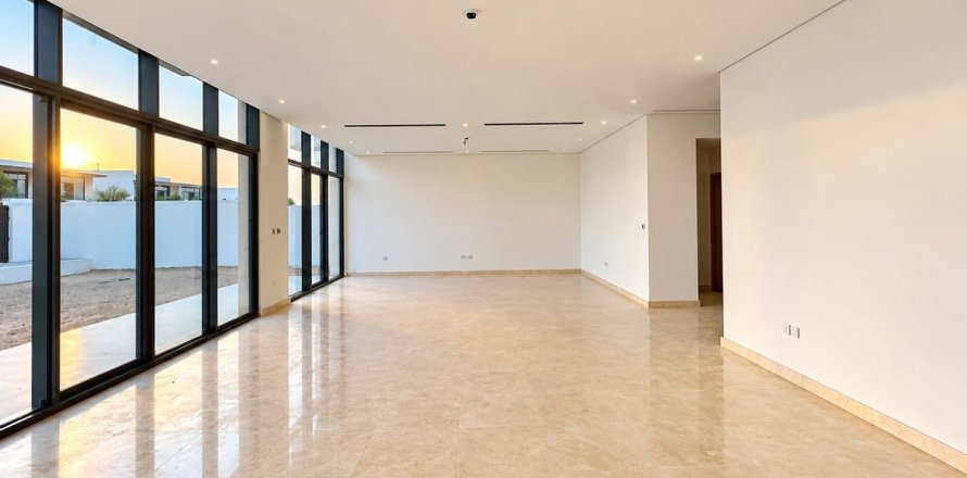 5 bedrooms Villa in Dubai, UAE No. 213352