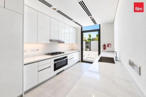 5 bedrooms Villa in Dubai, UAE No. 213352 10