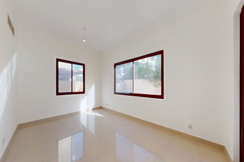 5 bedrooms Villa in Dubai, UAE No. 217093 3