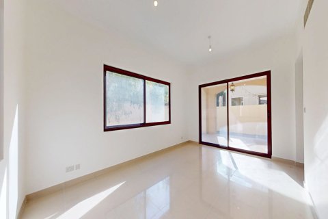 5 bedrooms Villa in Dubai, UAE No. 217093 4