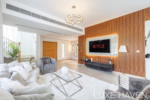 Вилла с 4 спальнями в Legacy Nova Villas, ОАЭ №10621 4