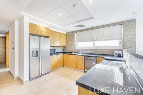 Вилла с 4 спальнями в Legacy Nova Villas, ОАЭ №10621 8