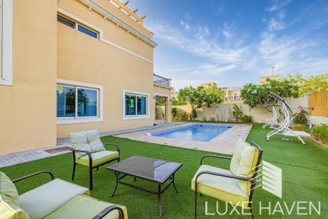 Вилла с 4 спальнями в Legacy Nova Villas, ОАЭ №10621 24