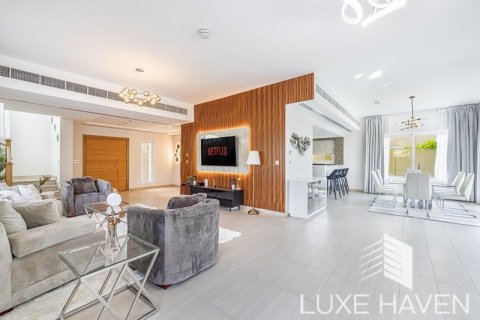Вилла с 4 спальнями в Legacy Nova Villas, ОАЭ №10621 5