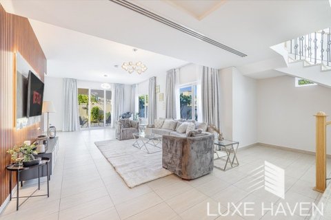Вилла с 4 спальнями в Legacy Nova Villas, ОАЭ №10621 3