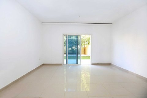 Villa de 2 chambres à Abu Dhabi, UAE No. 172854 10