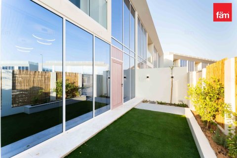 Townhouse de 2 dormitorios en Dubai, UAE No. 205535 4
