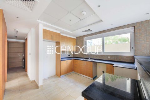 Вилла с 4 спальнями в Legacy Nova Villas, ОАЭ №82748 5