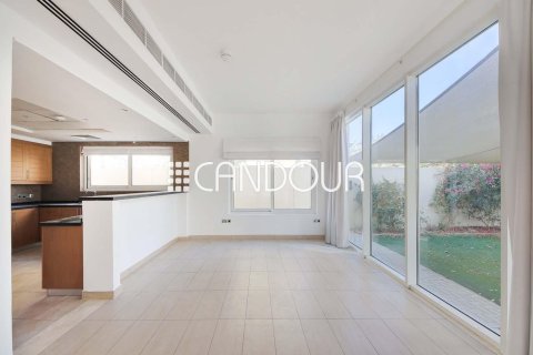 Вилла с 4 спальнями в Legacy Nova Villas, ОАЭ №82748 6