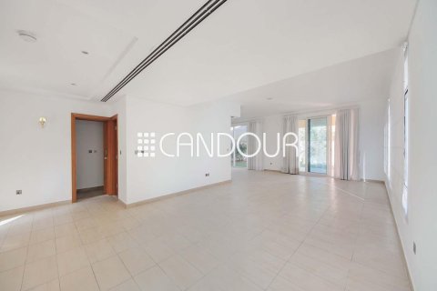 Вилла с 4 спальнями в Legacy Nova Villas, ОАЭ №82748 3