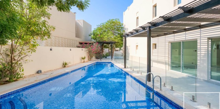 Villa de 5 dormitorios en Meadows, UAE No. 220460