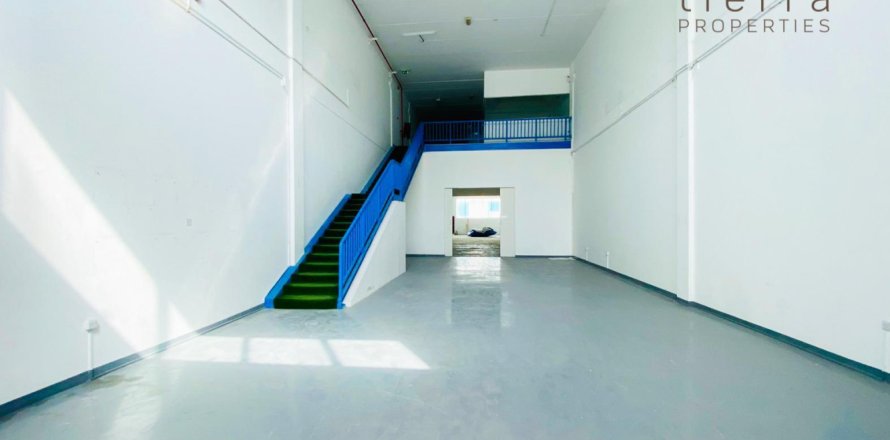 Warehouse de 529.5m² en Al Quoz, UAE No. 22002
