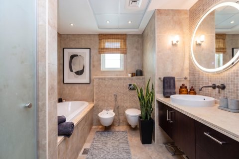 Villa de 4 dormitorios en Jumeirah Islands, UAE No. 205780 10