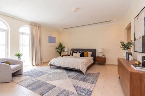 Villa de 4 dormitorios en Jumeirah Islands, UAE No. 205780 8