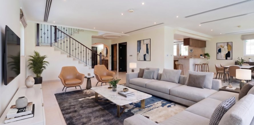Villa de 4 dormitorios en Jumeirah Islands, UAE No. 205780