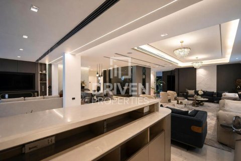 Вилла с 6 спальнями в Jumeirah Park, ОАЭ №221302 8