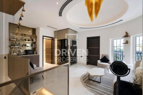 Вилла с 6 спальнями в Jumeirah Park, ОАЭ №221302 11