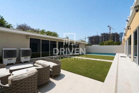 Вилла с 6 спальнями в Jumeirah Park, ОАЭ №221302 26
