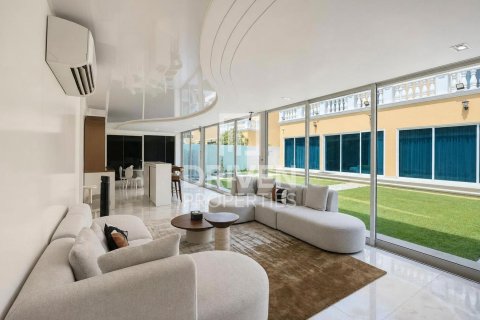 Вилла с 6 спальнями в Jumeirah Park, ОАЭ №221302 3