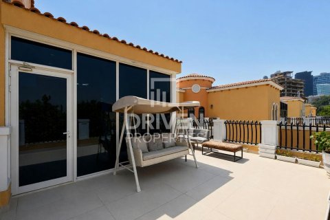 Вилла с 6 спальнями в Jumeirah Park, ОАЭ №221302 30