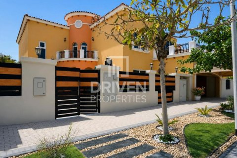 Вилла с 6 спальнями в Jumeirah Park, ОАЭ №221302 24