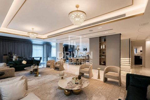 Вилла с 6 спальнями в Jumeirah Park, ОАЭ №221302 5