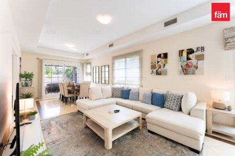 3 bedrooms Villa in Dubai, UAE No. 168723